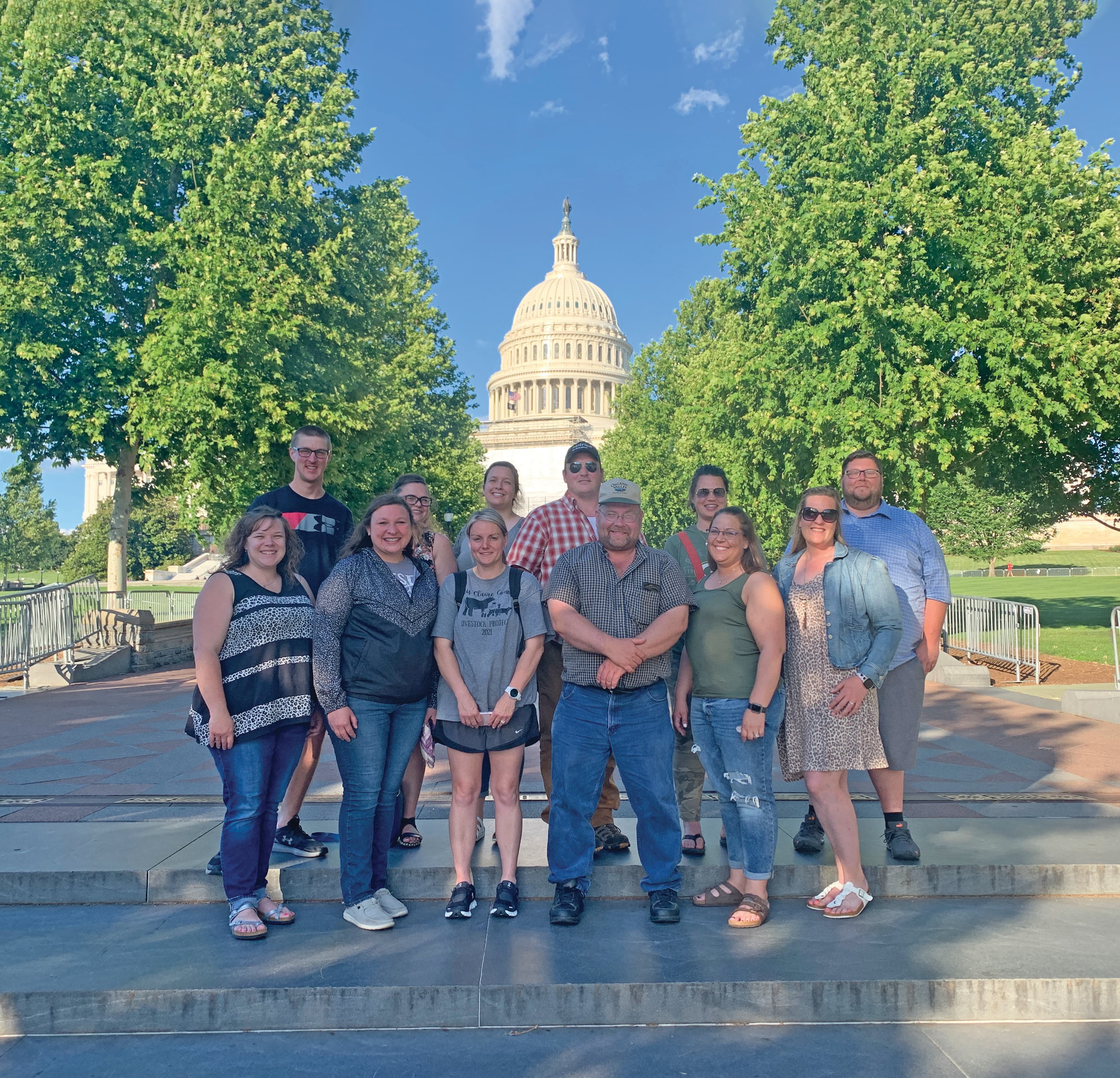 Leadership-Insitute-group-in-front-of-US-Capitol